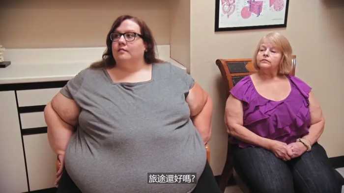 626斤美国胖妞起床只为吃饭，从不工作，就靠残障补助生活